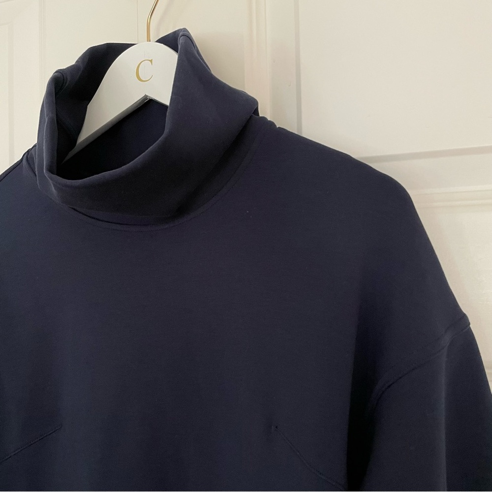 Lululemon Mock-neck Top / Sz 4